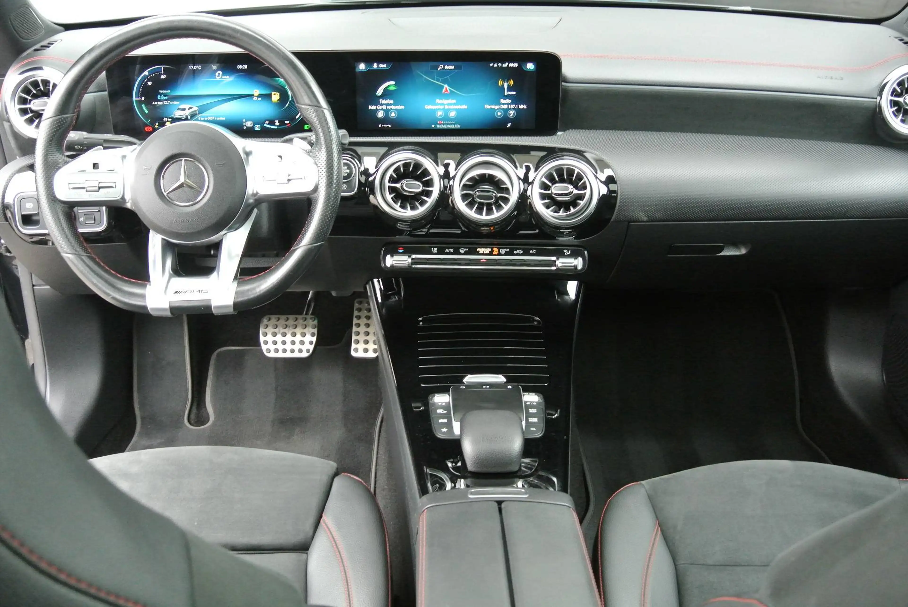Mercedes-Benz CLA 200 Coupe Aut. ** AMG-Line * LED * SHZ * PDC * — photo 7
