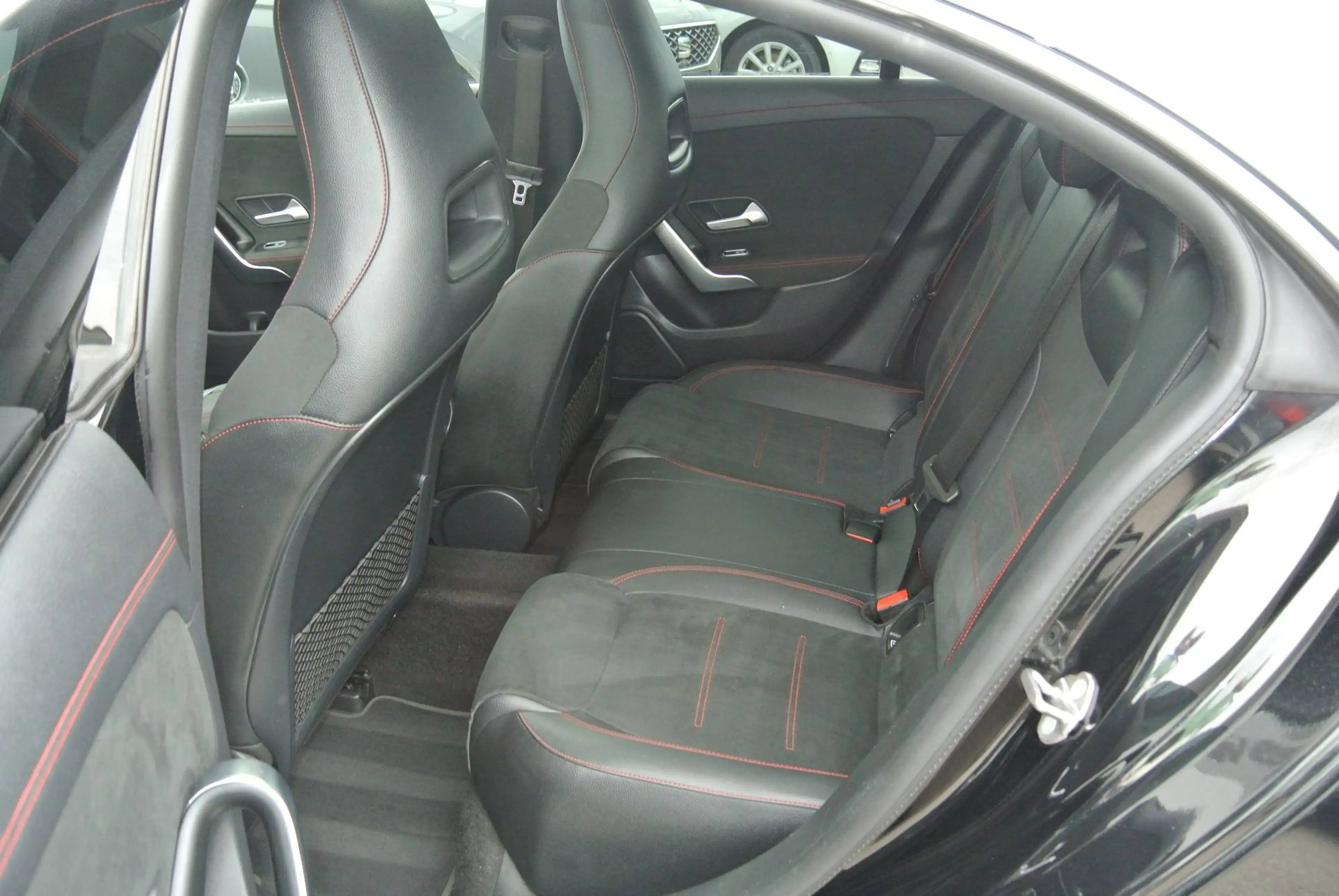 Mercedes-Benz CLA 200 Coupe Aut. ** AMG-Line * LED * SHZ * PDC * — photo 9