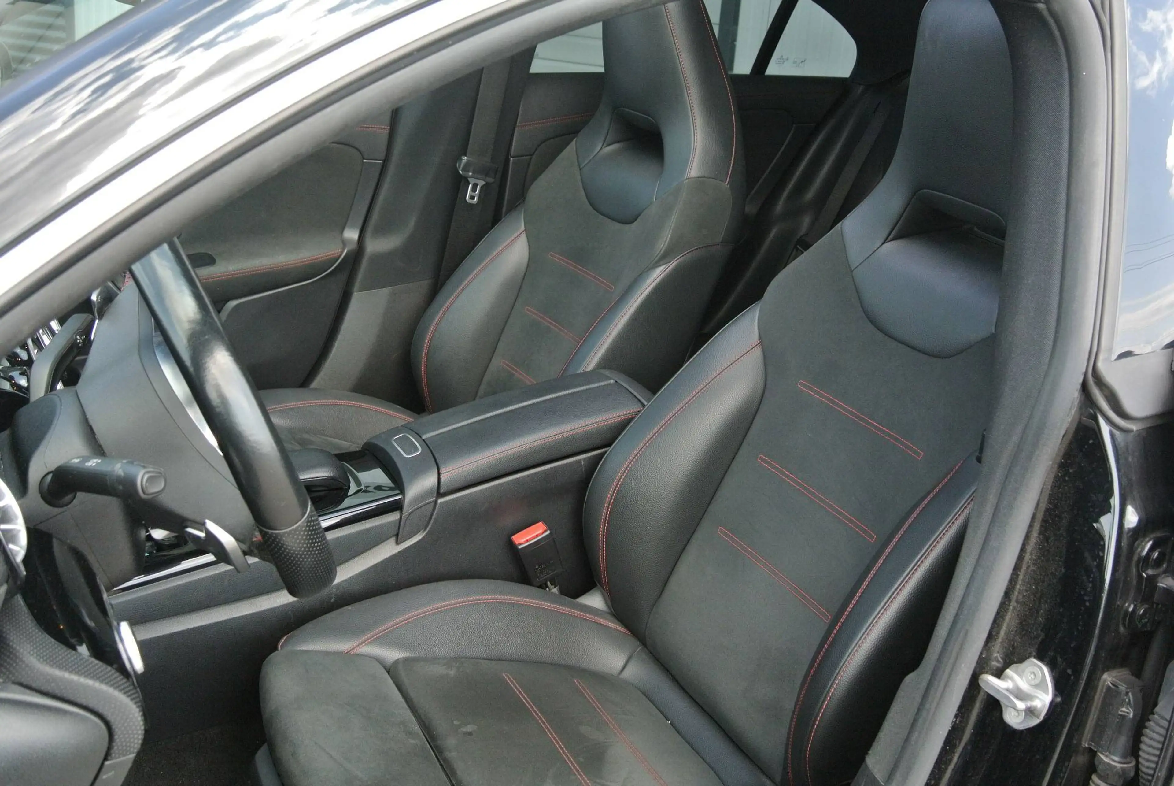 Mercedes-Benz CLA 200 Coupe Aut. ** AMG-Line * LED * SHZ * PDC * — photo 8