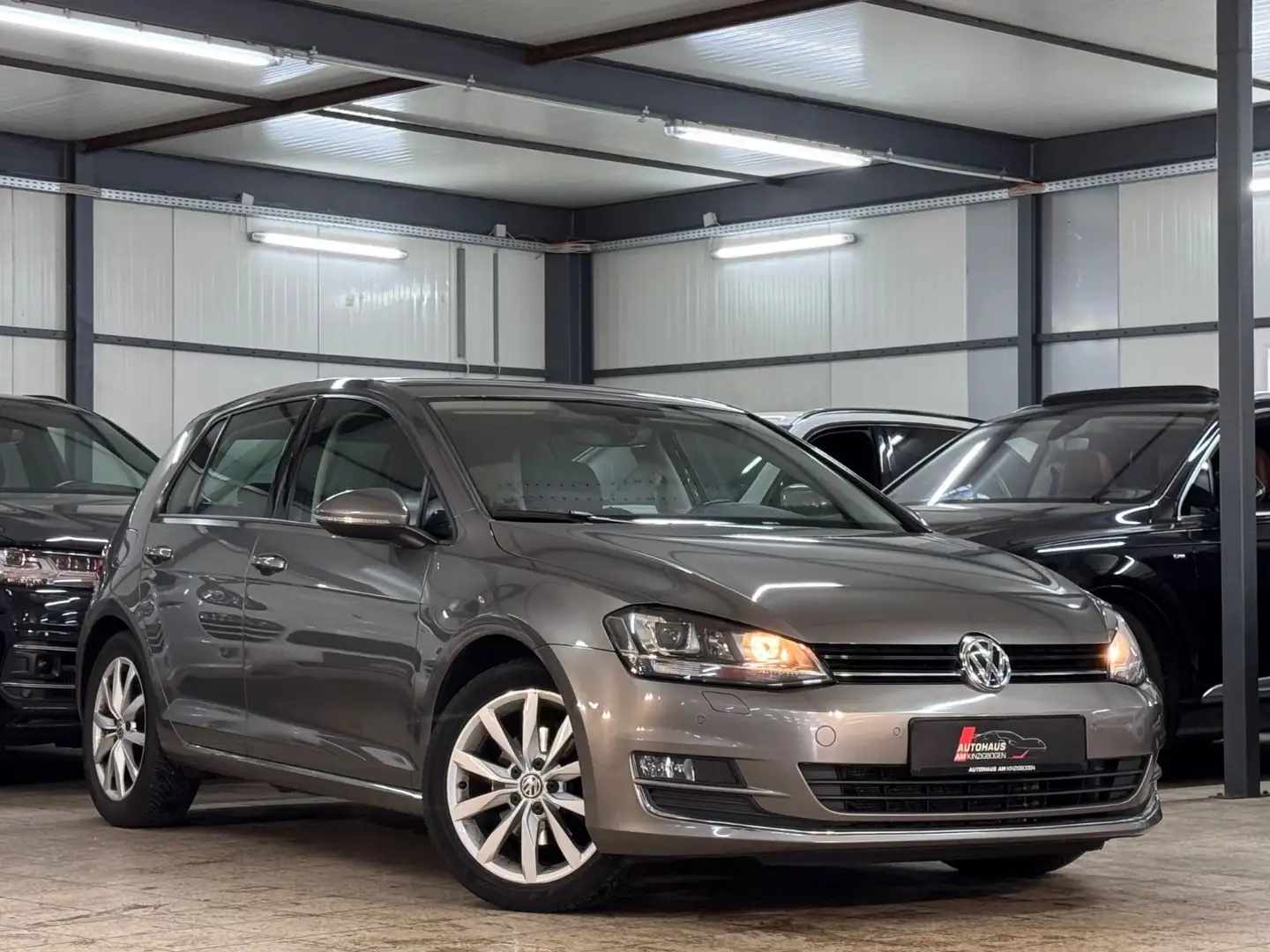 Volkswagen Golf VII Lim. HIGHLINE*DSG*STHZ*SHZ*WINTER*TEMP Gris - 1