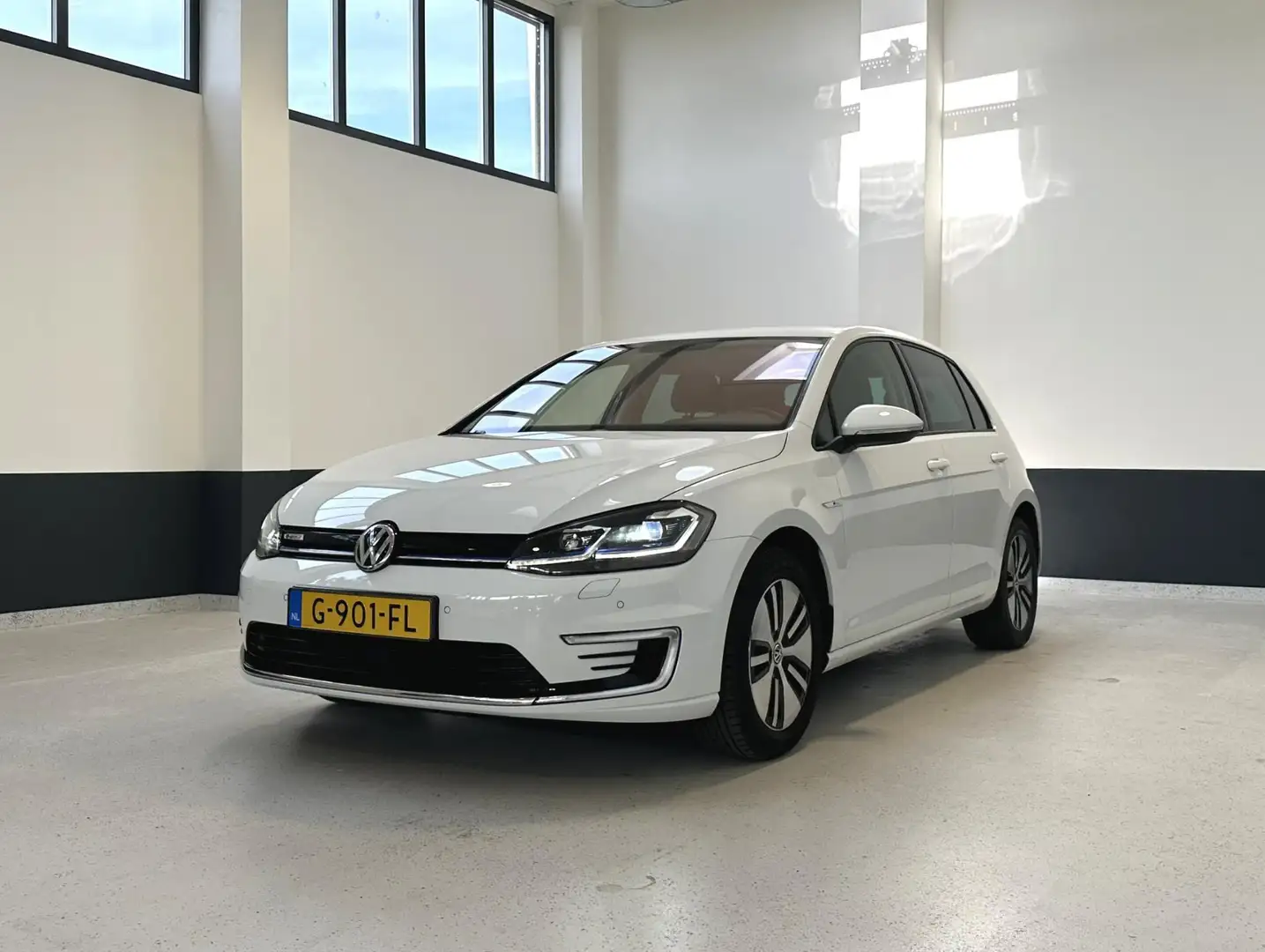 Volkswagen e-Golf | NL | 1e Eig. | Digitaal dash. | Camera | Navi | White - 2