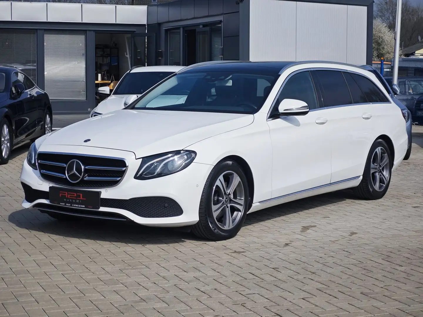 Mercedes-Benz E 220 d Avantgarde Pano|AHK|ACC+|LED|Navi|Cam Weiß - 1