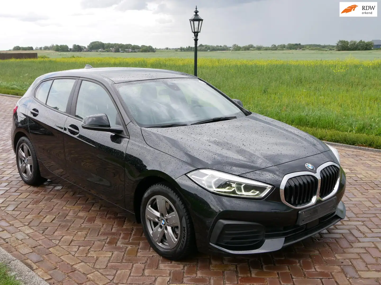 BMW 116 1-serie 116d Executive AUT 2021 EXECUTIVE Schwarz - 1