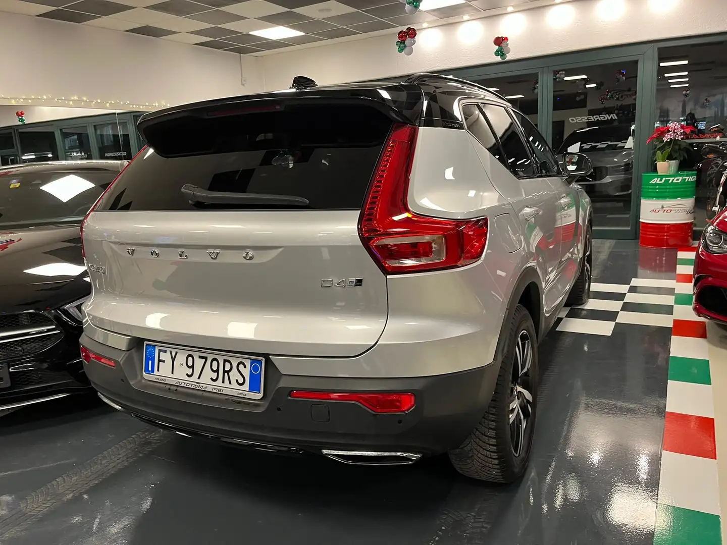 Volvo XC40 XC40 2.0 d4 R-design awd geartronic Silber - 2