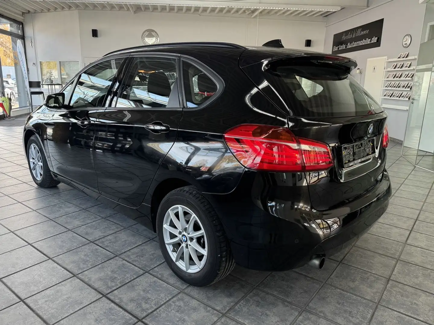 BMW 218 i Advantage, 2.Hand, LED, Navi Schwarz - 2