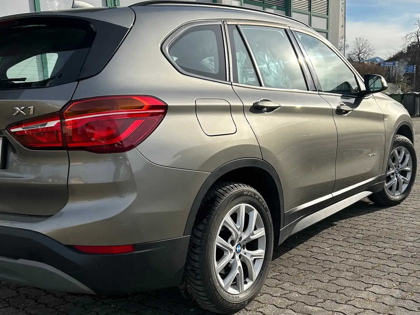 BMW X1 X1 sDrive18i Grau - 2