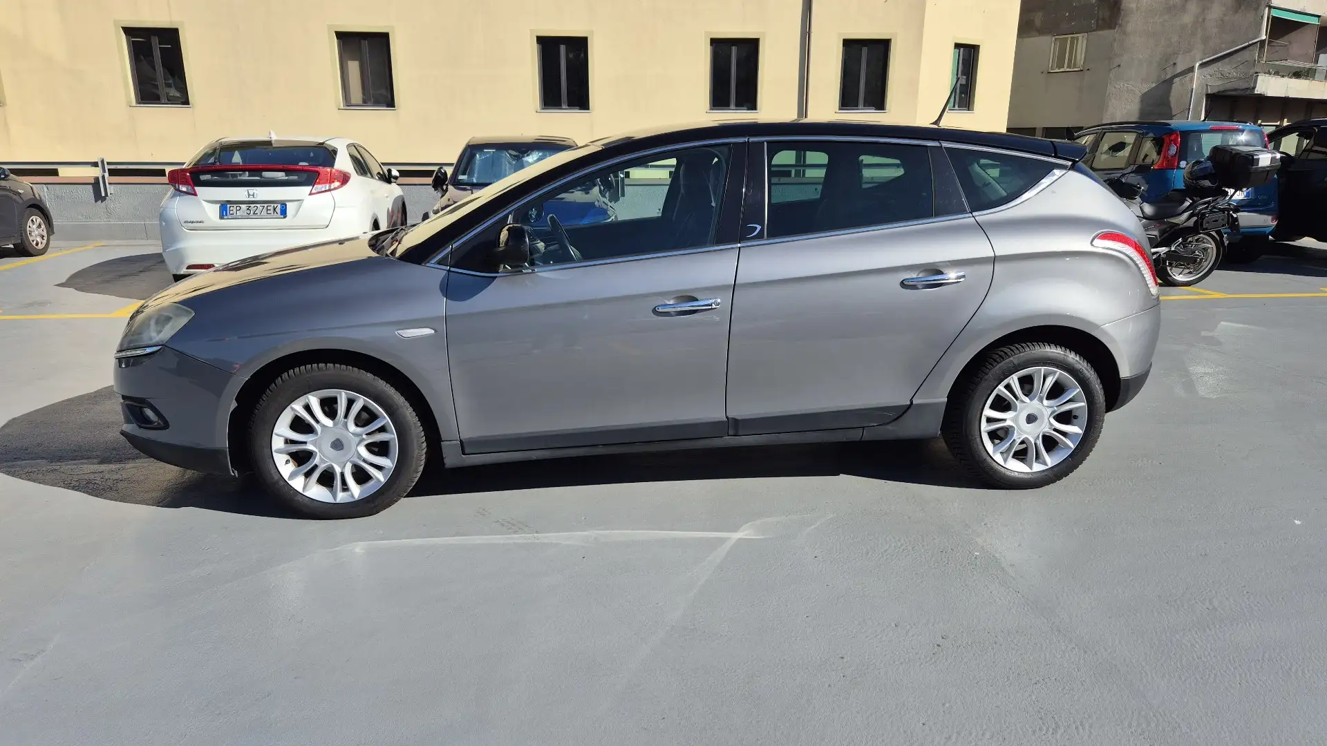 Lancia Delta 1.6 mjt Platino 120cv dpf - 2