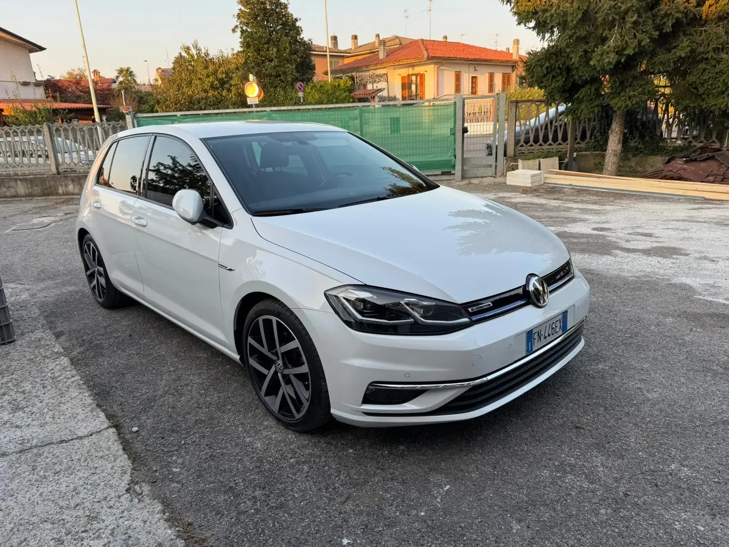 Volkswagen Golf Golf VII 2017 5p 5p 1.5 tsi Executive 130cv dsg Bianco - 1