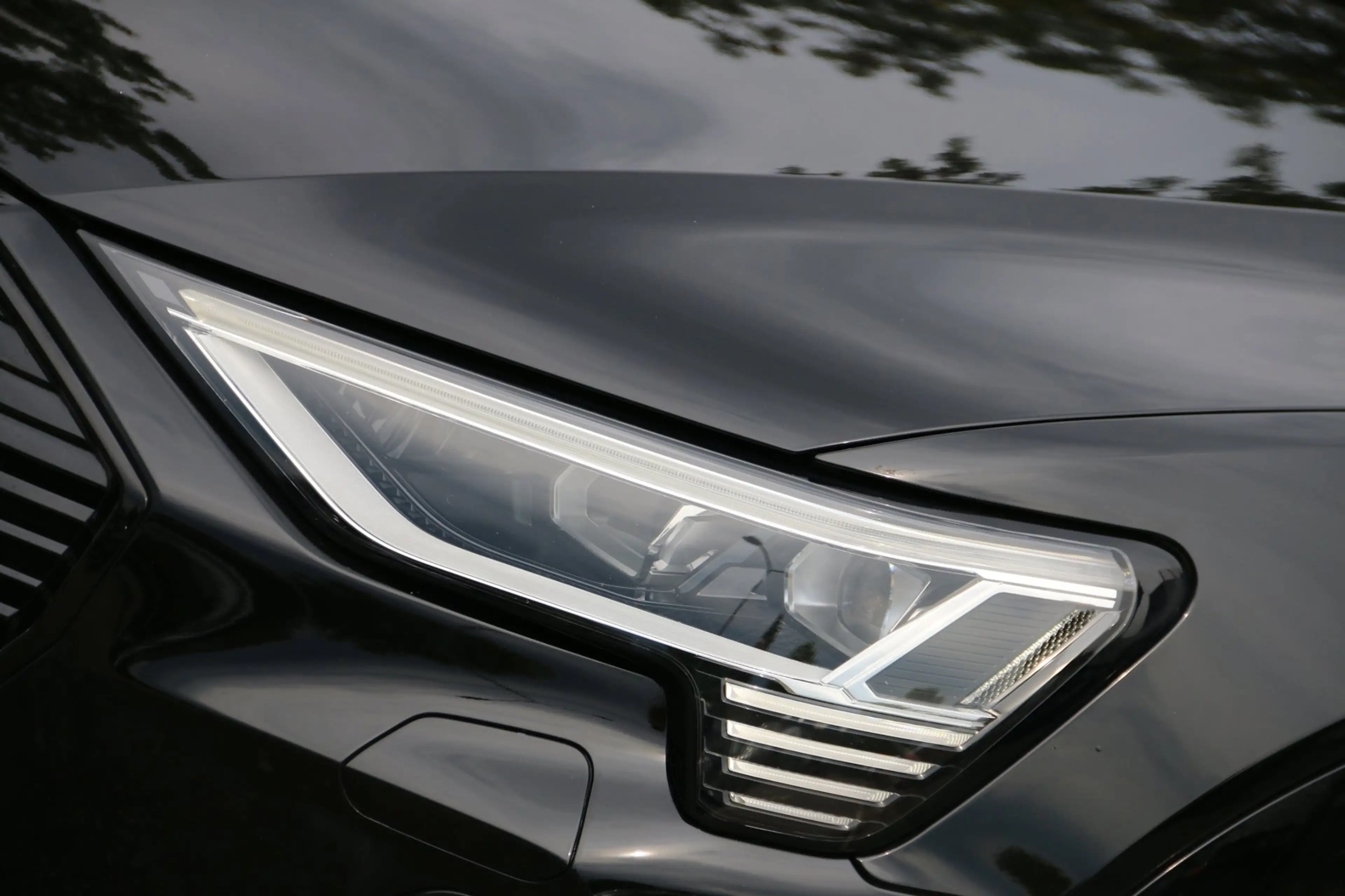 Audi e-tron E-tron 50 quattro Launch edition Black 71 kWh SOH — photo 4
