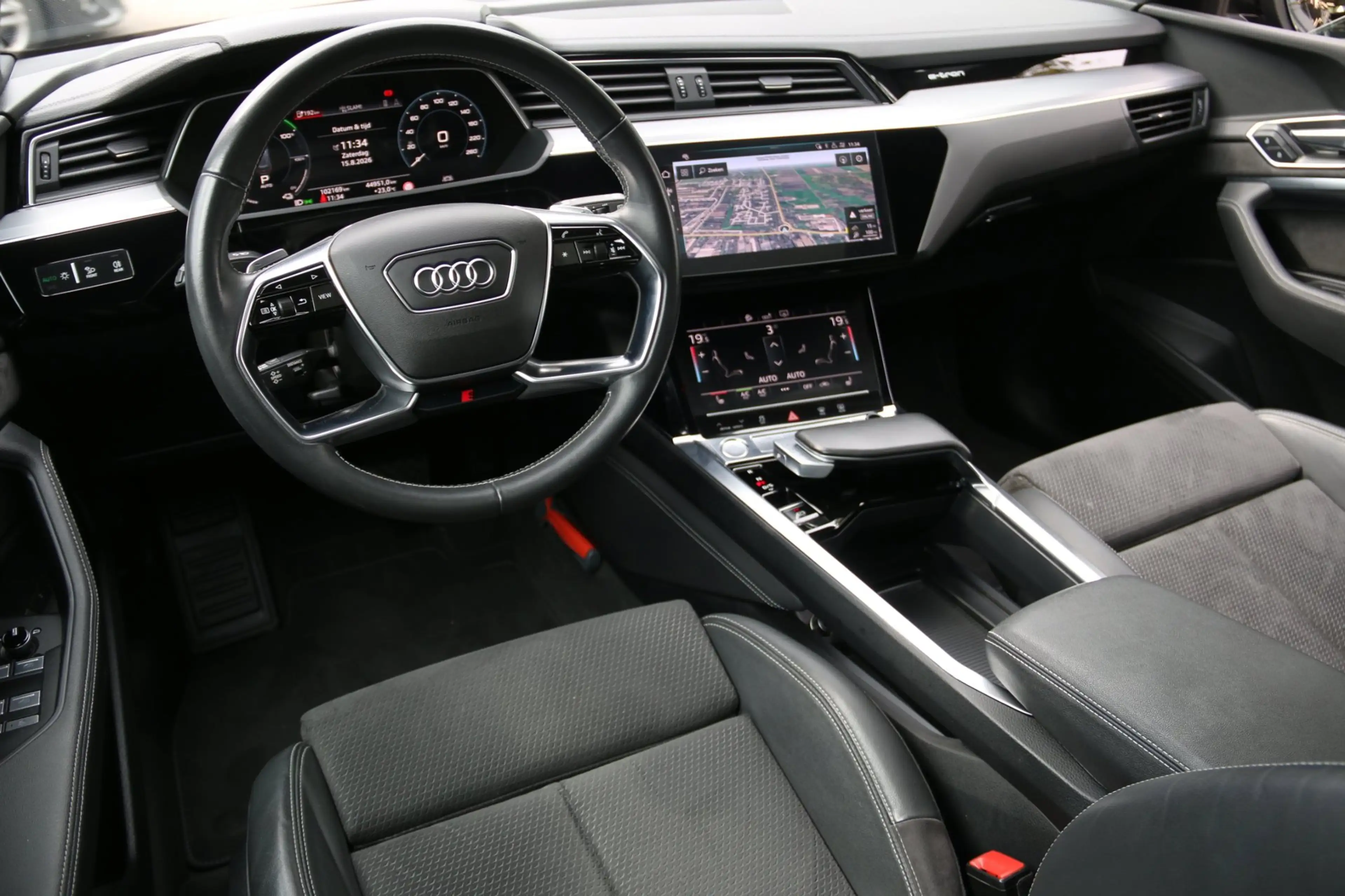 Audi e-tron E-tron 50 quattro Launch edition Black 71 kWh SOH — photo 11
