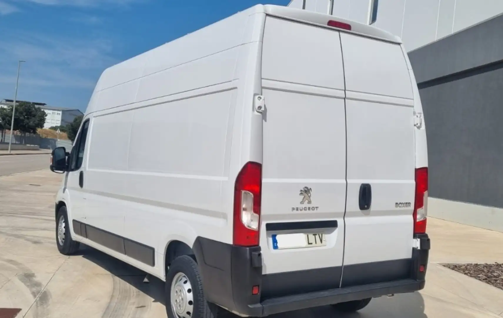 Peugeot Boxer Furgón 2.2BlueHDI 435 L3H3 S&S 140 Wit - 2