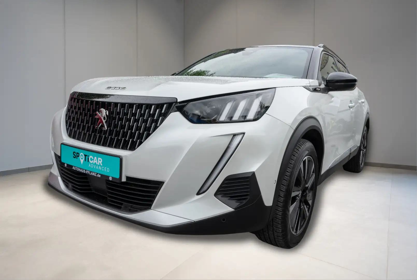Peugeot 2008 GT 1.2 PureTech 130 Weiß - 1