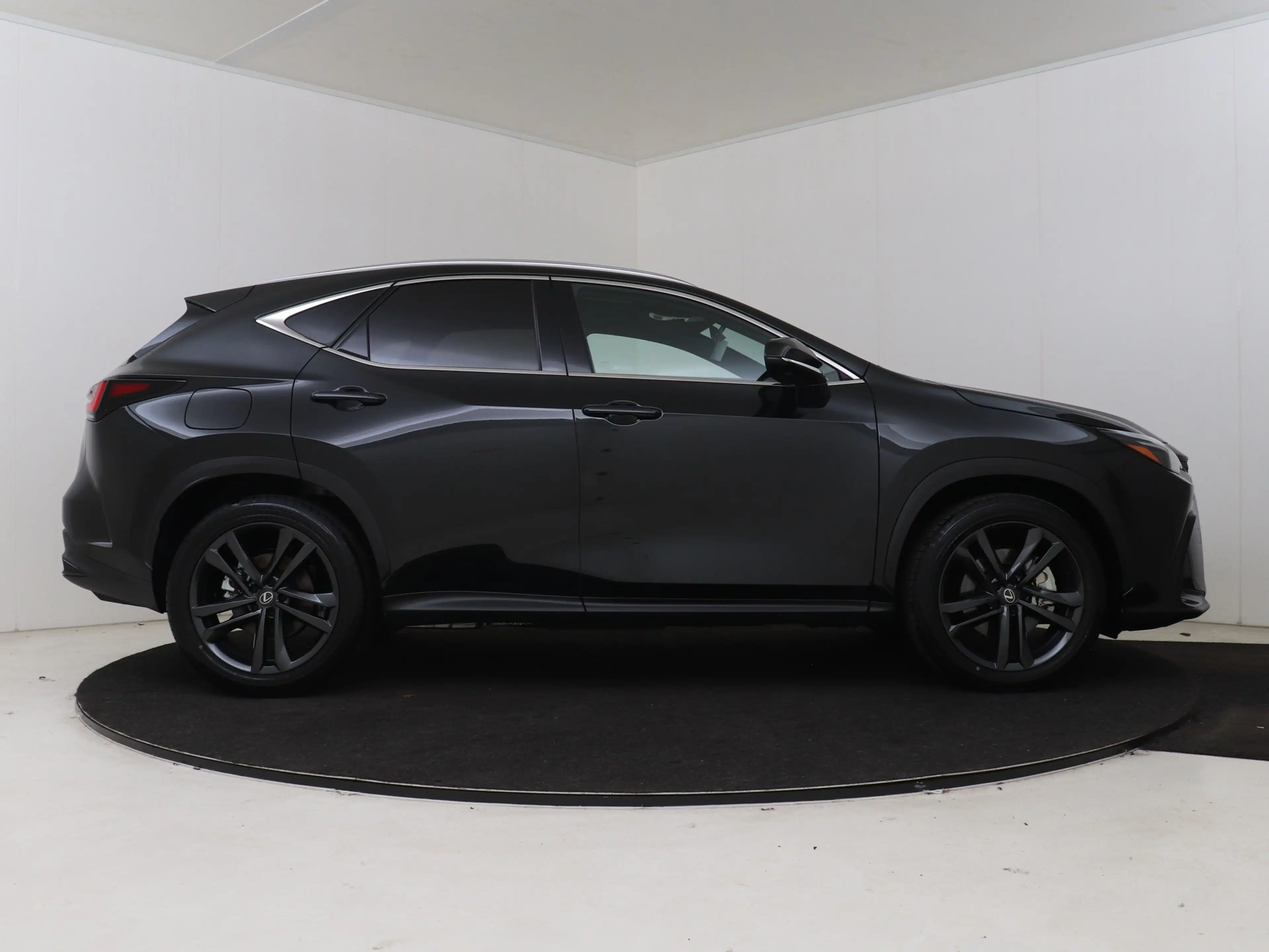 Lexus NX 450h+ AWD 35th Edition Trekhaak | 360 Camera | 20" Velge — photo 14