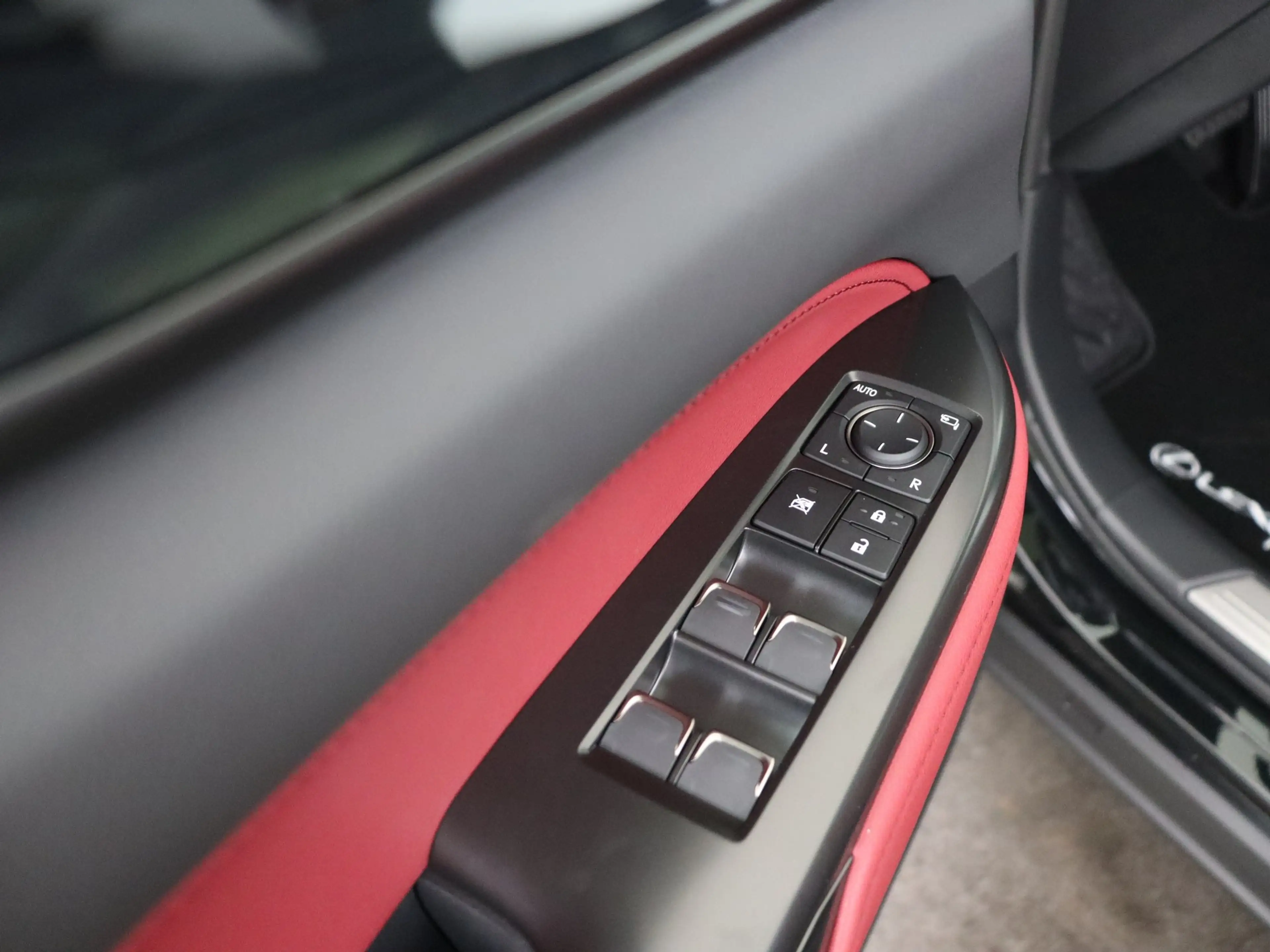 Lexus NX 450h+ AWD 35th Edition Trekhaak | 360 Camera | 20" Velge — photo 10