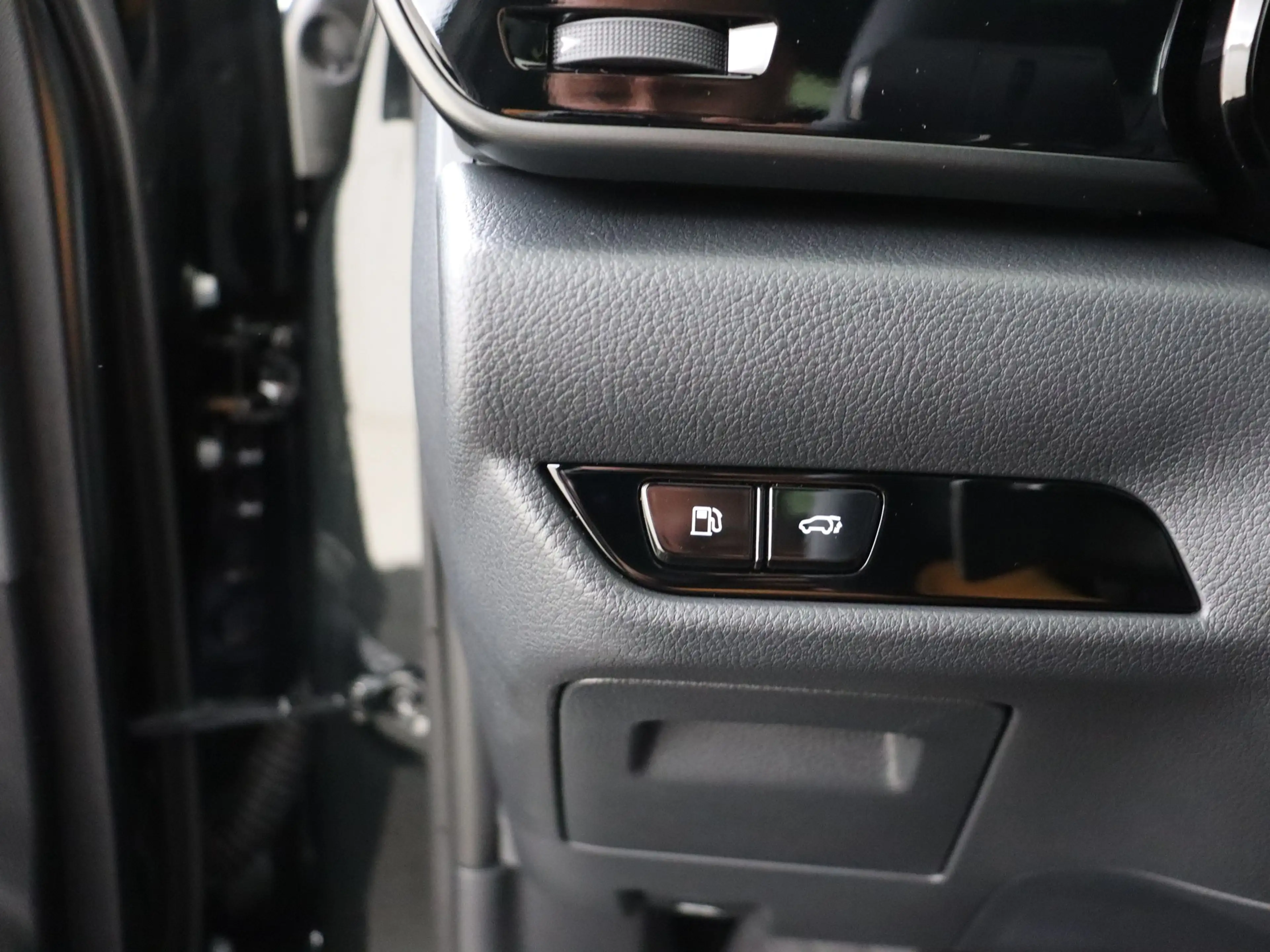 Lexus NX 450h+ AWD 35th Edition Trekhaak | 360 Camera | 20" Velge — photo 13