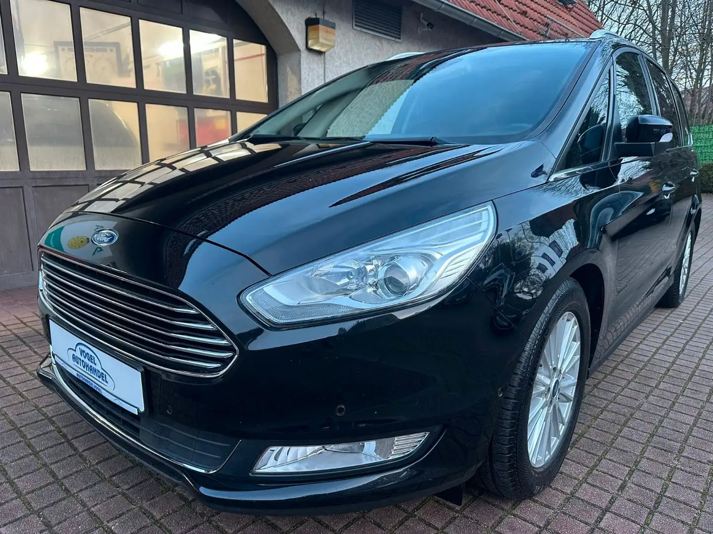 Ford Galaxy Titanium*AUT.*7SITZE*XENON*ACC*AHK* Schwarz - 1