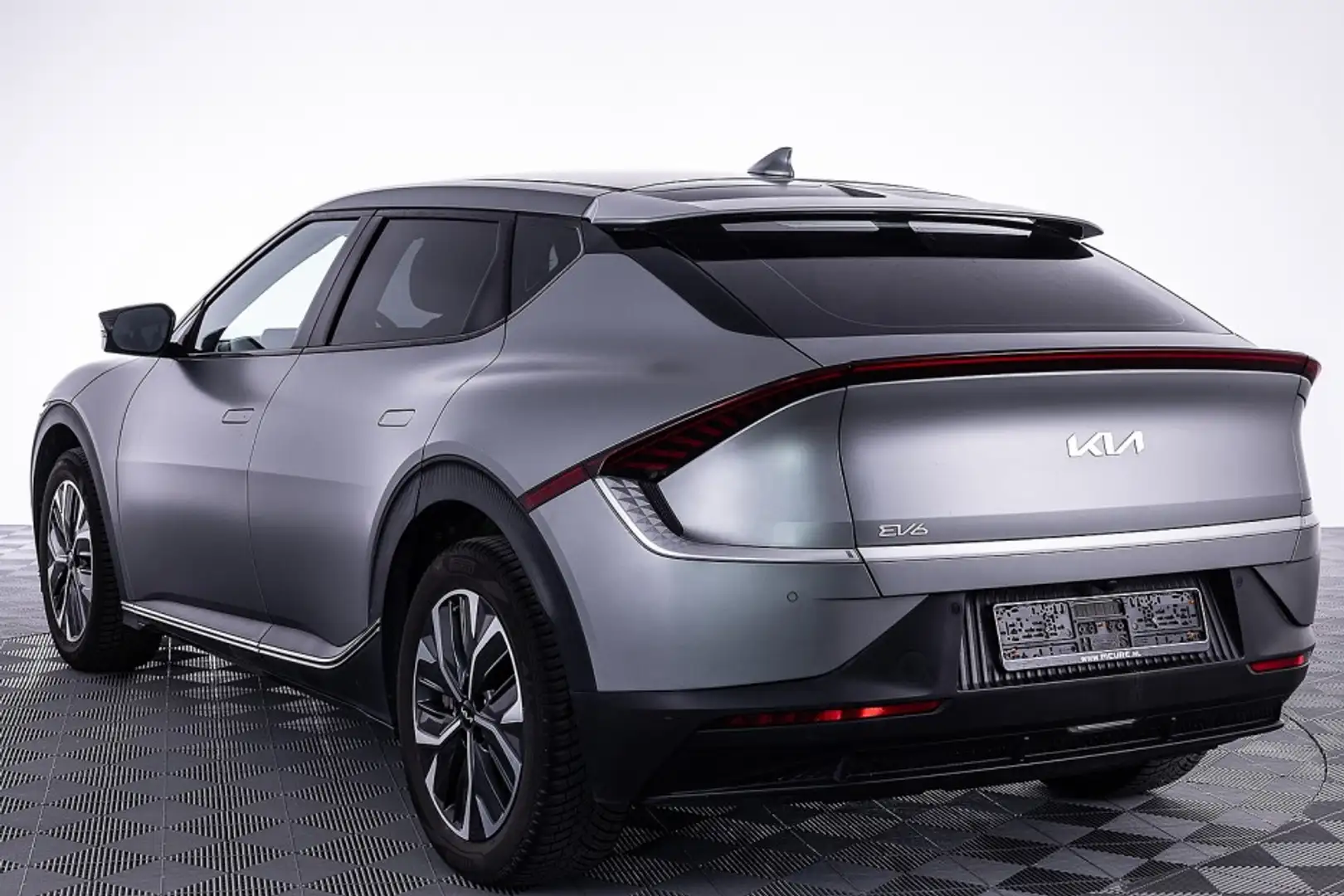 Kia EV6 Air 58 kWh | Full LED | Half LEDER | NAVI | ECC Grijs - 2