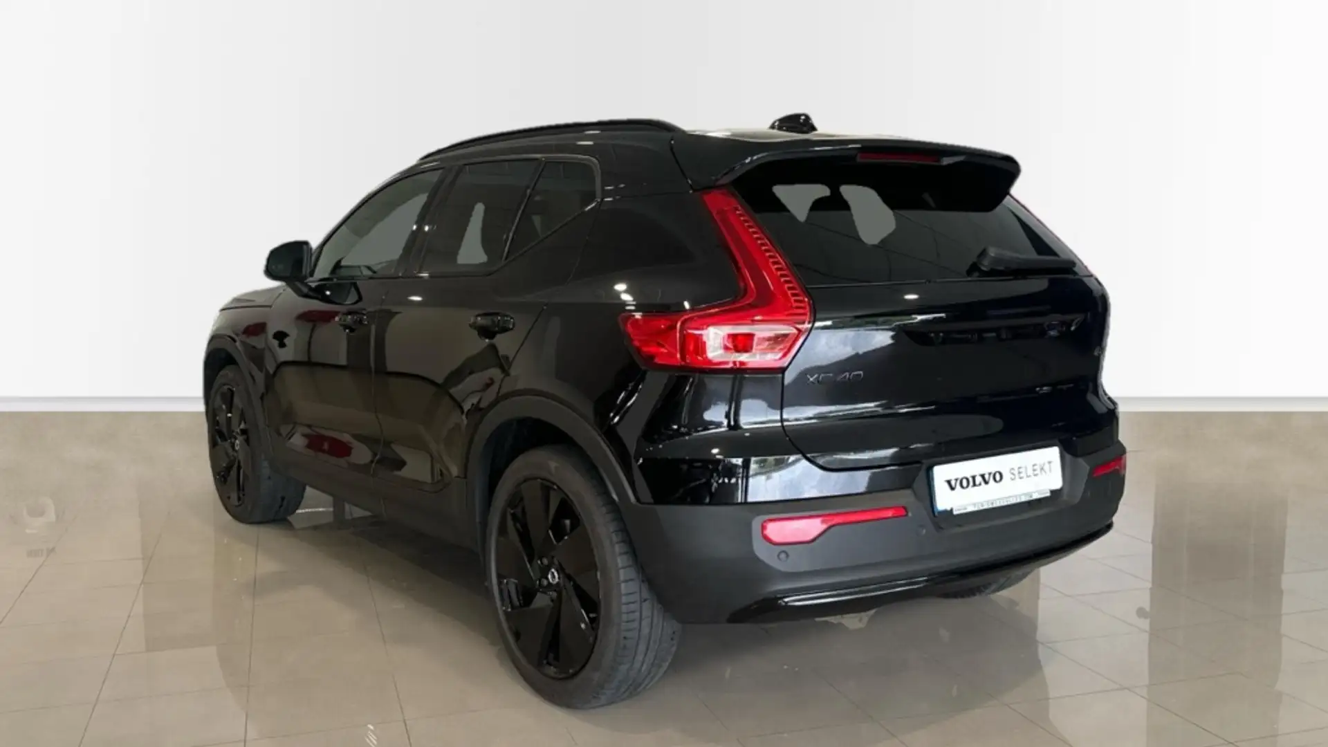 Volvo XC40 B3 Black Edition Plus Aut. Negro - 2