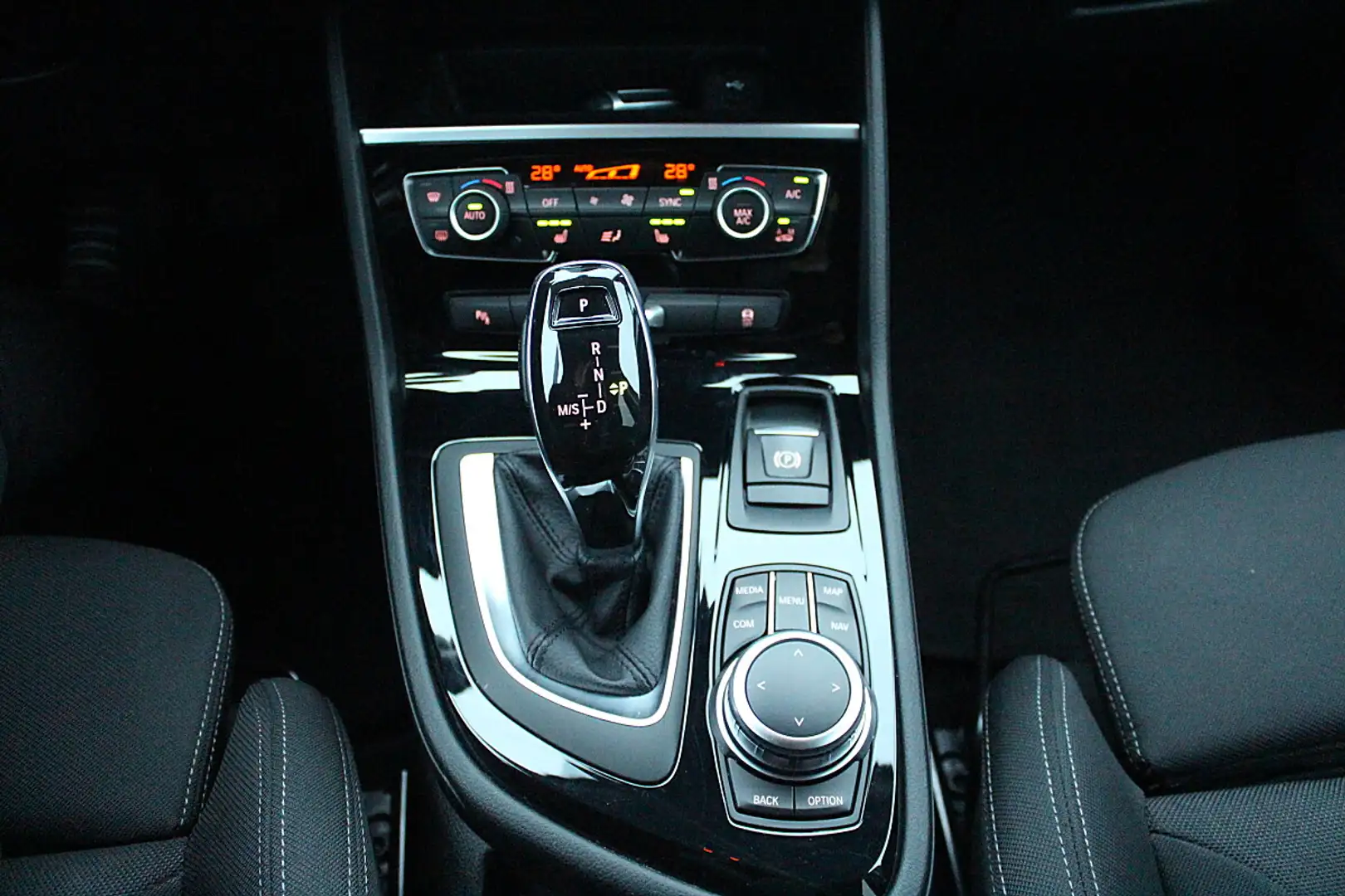 BMW 218 d Gran Tourer Aut. Head UP|LED|Shadow Line|Spur... Schwarz - 2