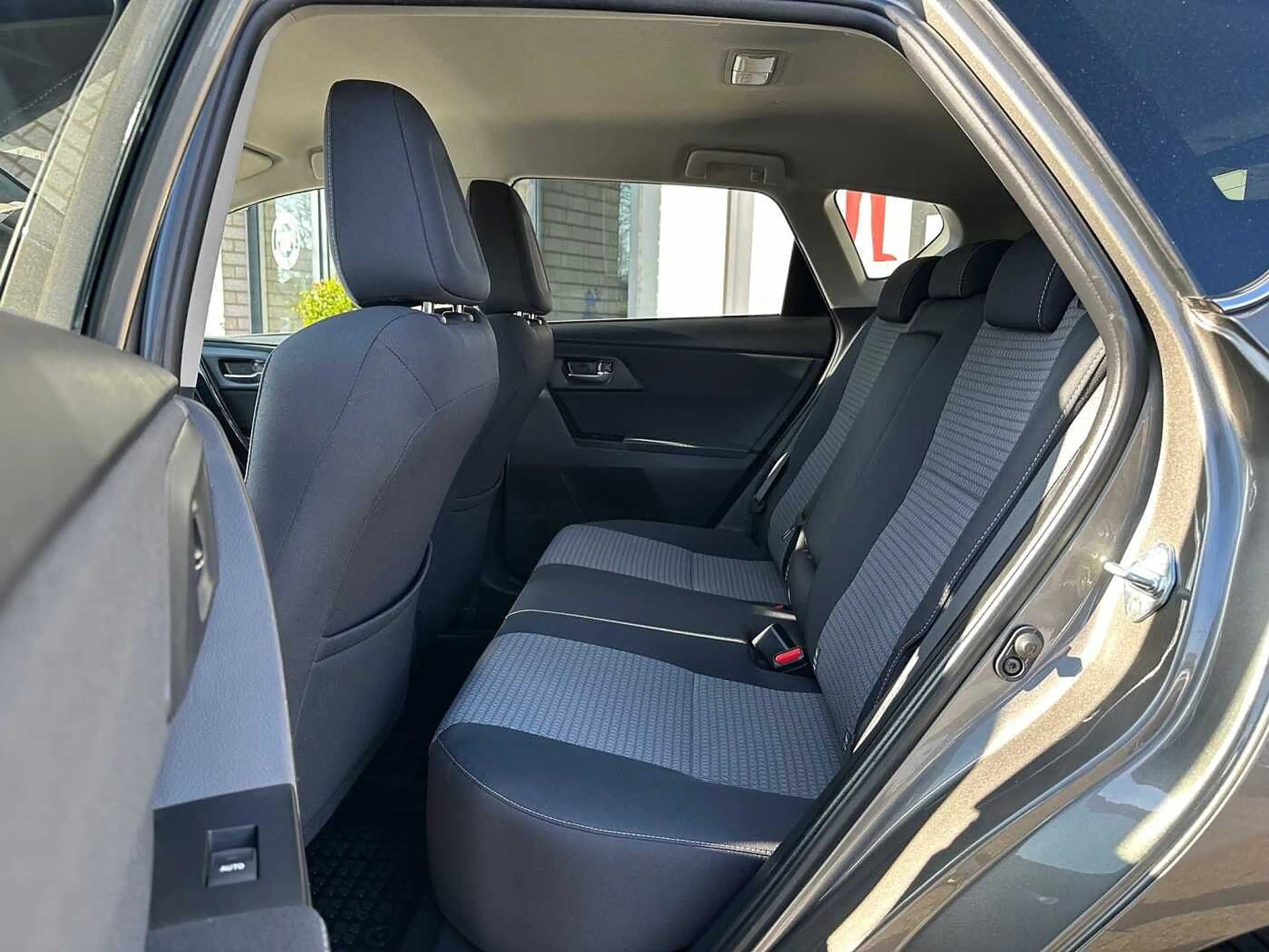 Toyota Auris 1.2 Turbo Team Deutschland - Keyfree, CAM, SHZ, BT — photo 13