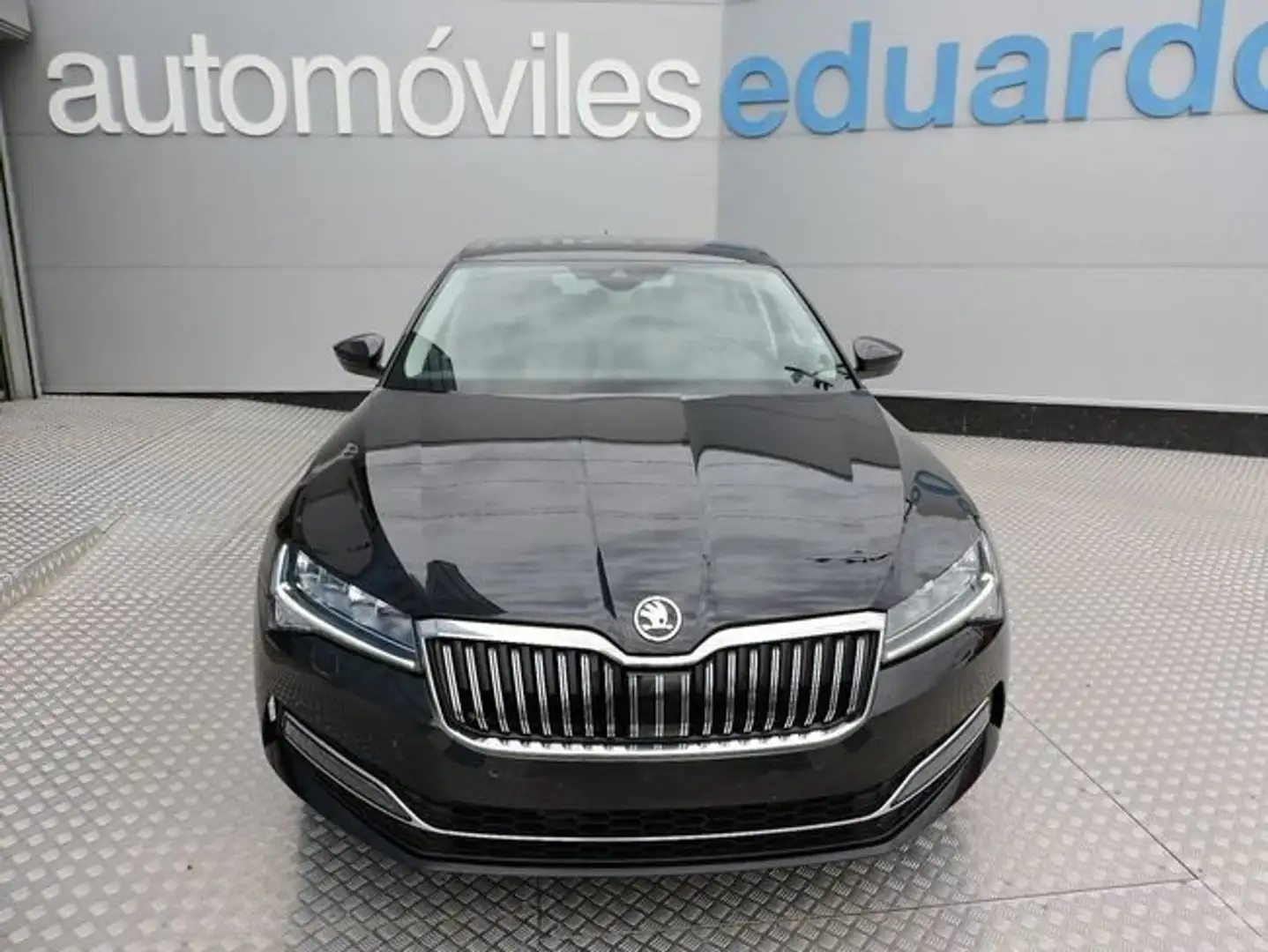 Skoda Superb 2.0TDI AdBlue Ambition DSG 110kW Negro - 2