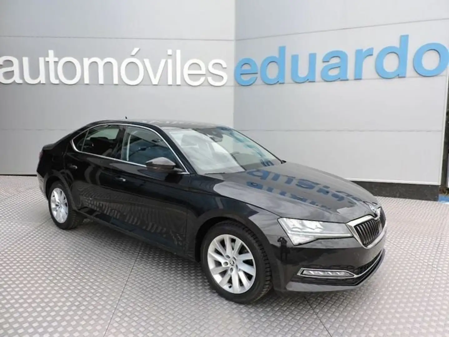 Skoda Superb 2.0TDI AdBlue Ambition DSG 110kW Zwart - 1