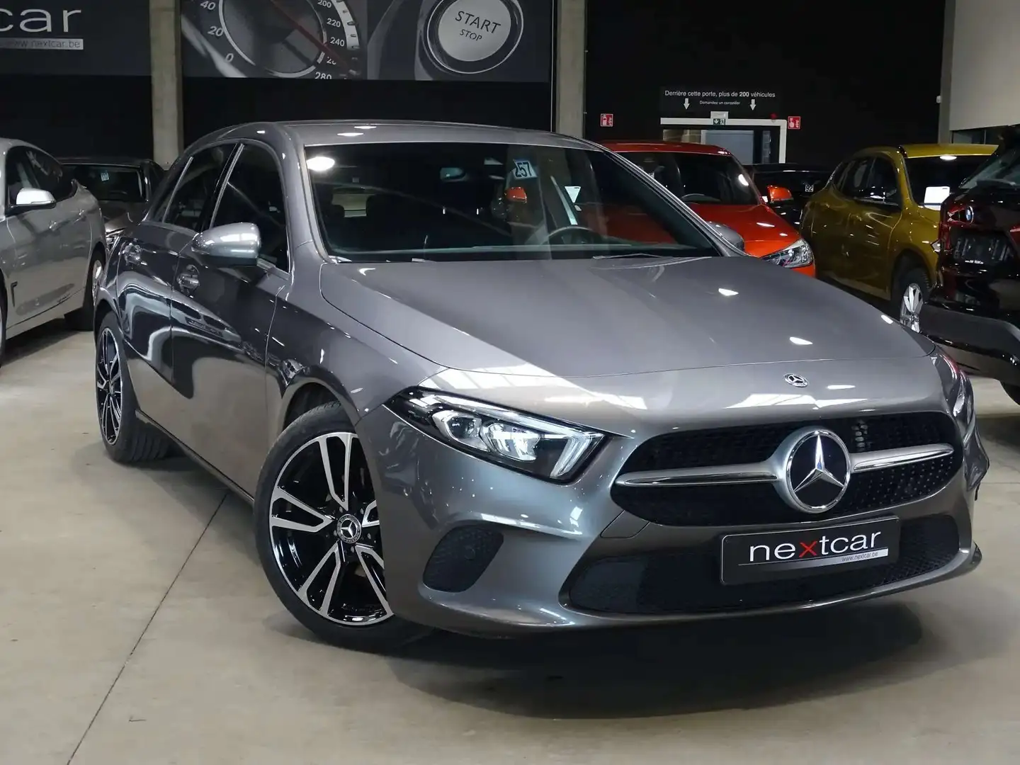 Mercedes-Benz A 180 d Style 7GTRONIC *NAVI-LED-WIDESCREEN-PARKTRONIC* Gris - 2