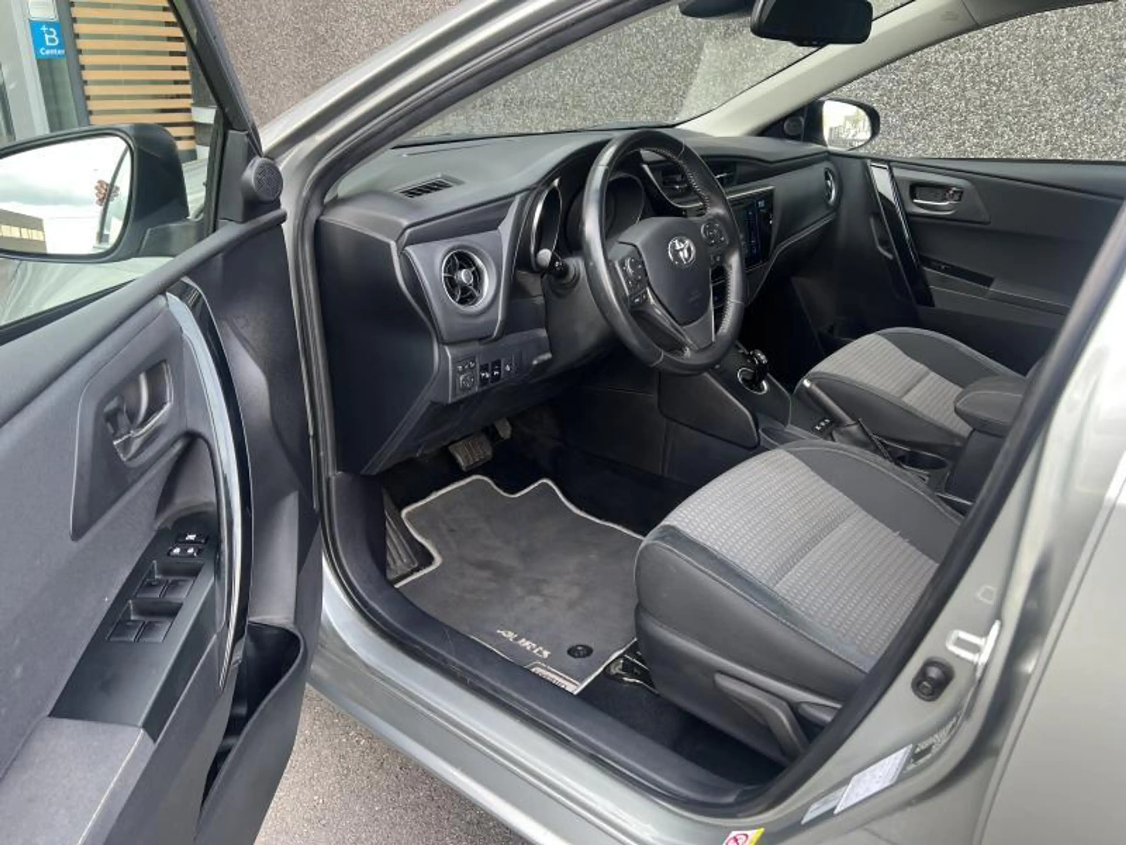 Toyota Auris 1.8 Hybrid Style + Trekhaak — photo 9