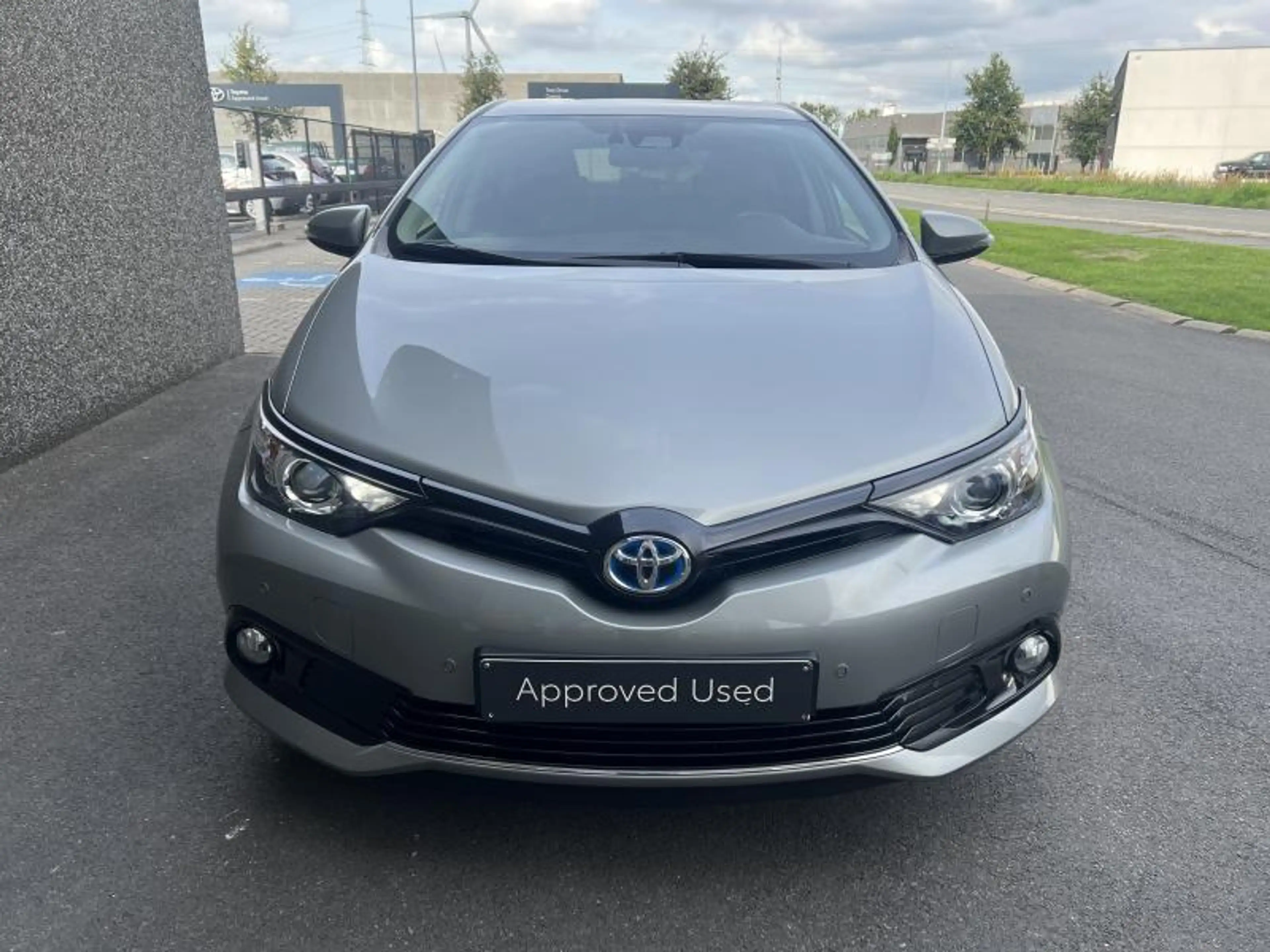 Toyota Auris 1.8 Hybrid Style + Trekhaak — photo 2