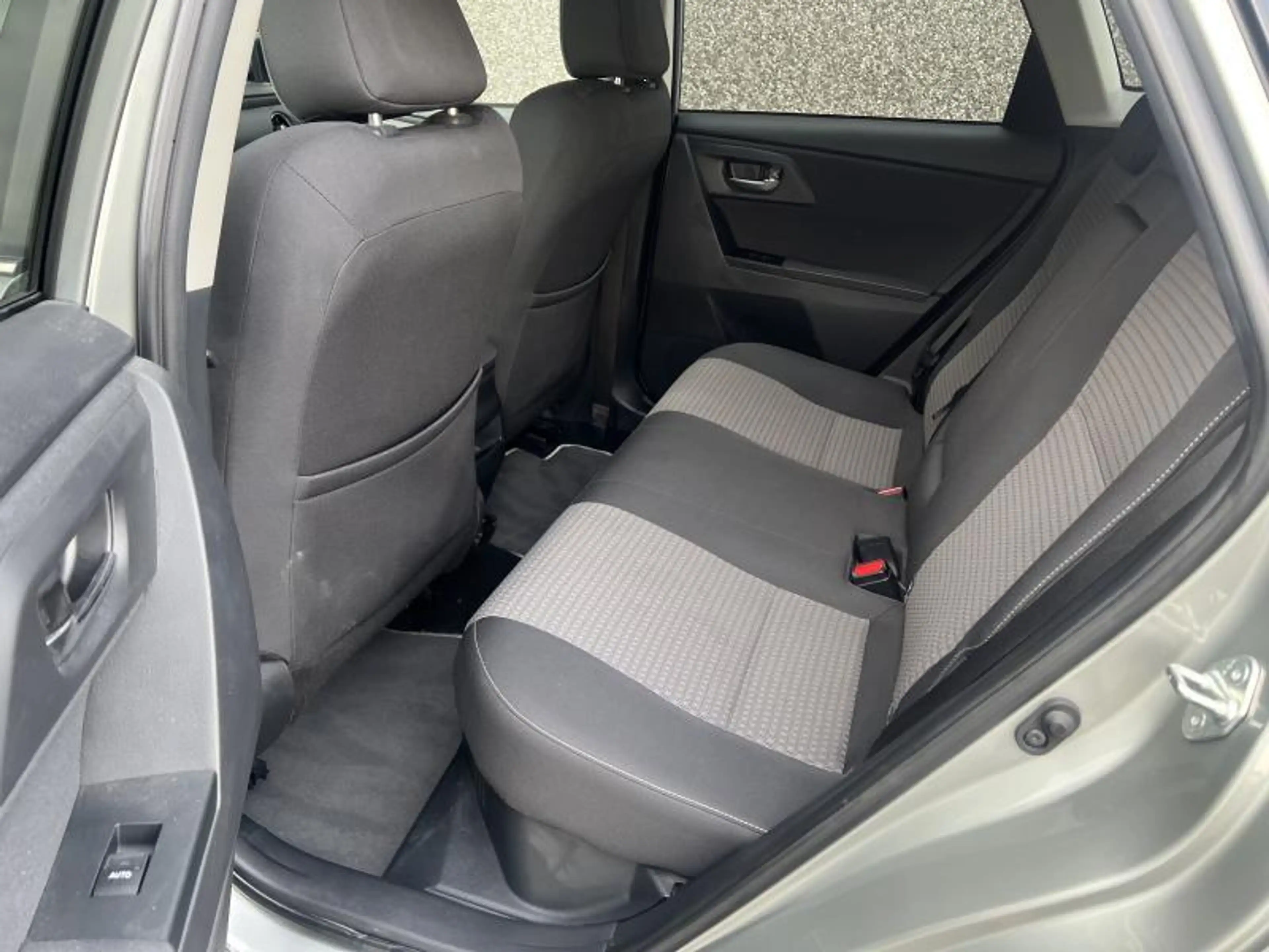 Toyota Auris 1.8 Hybrid Style + Trekhaak — photo 12