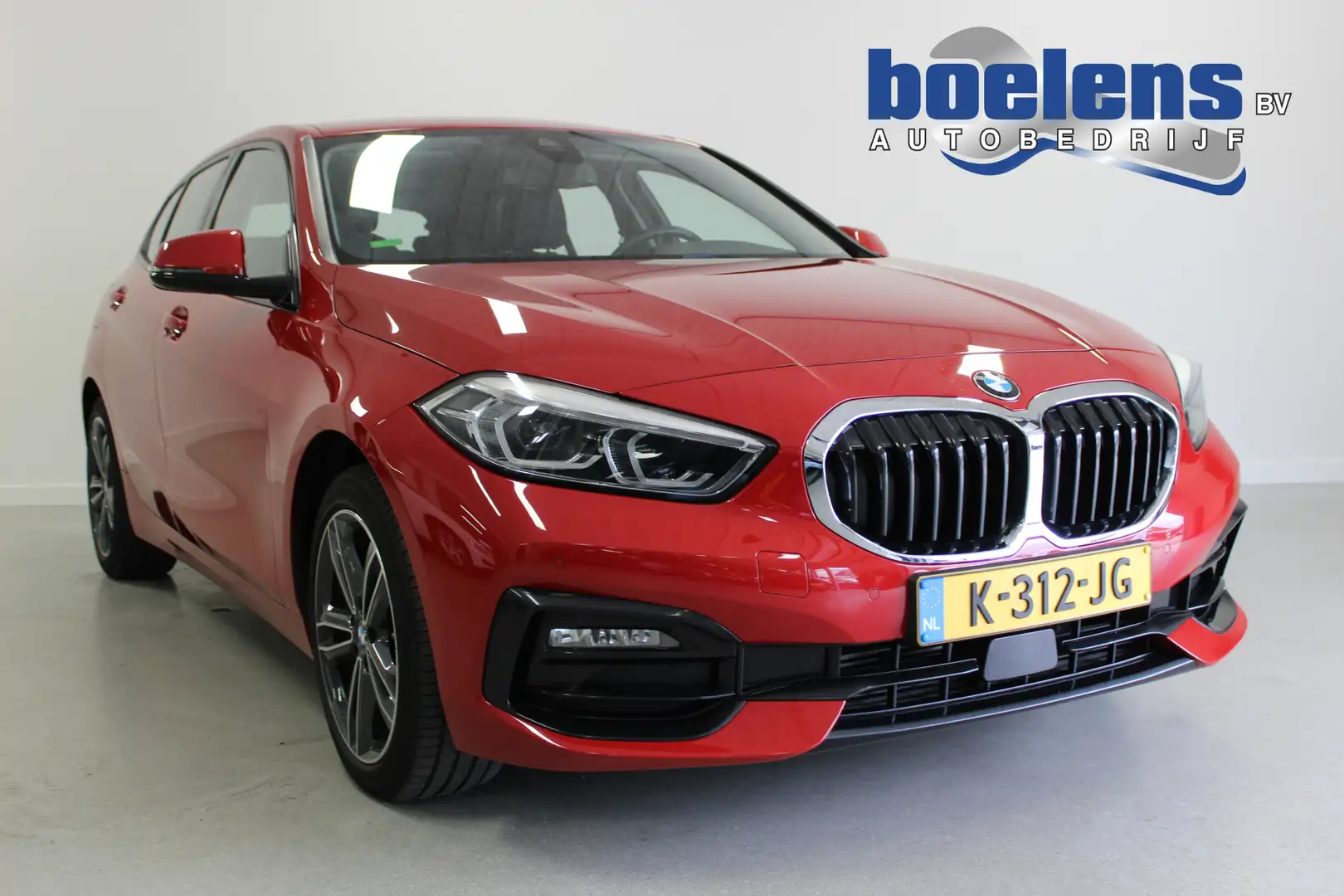 BMW 116 1-serie 116d Executive Edition | NL-AUTO+N.A.P! | Rood - 1