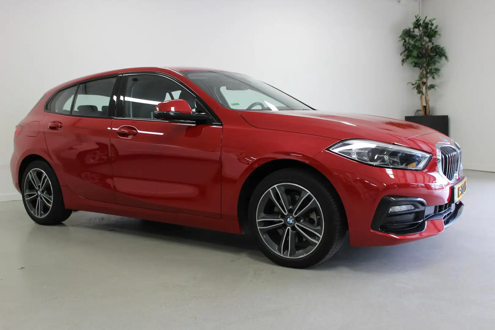 BMW 116 1-serie 116d Executive Edition | NL-AUTO+N.A.P! | Rood - 2
