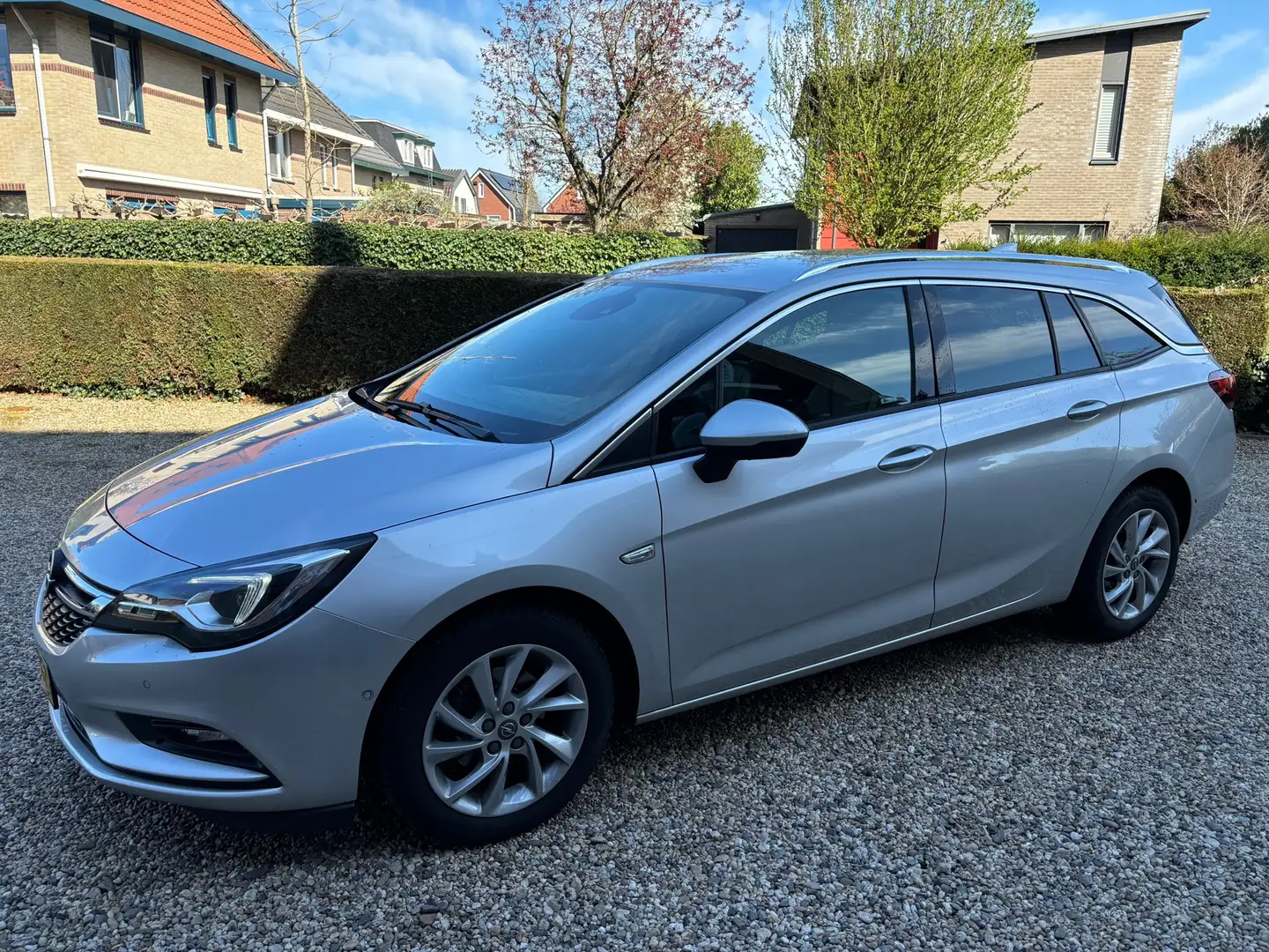 Opel Astra Sports Tourer 1.0 Innovation Grijs - 1