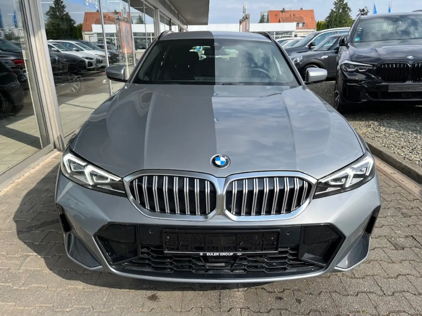 BMW 330 i xDrive Touring A MSport SHZ Navi ParkAss Hifi LE Gris - 2