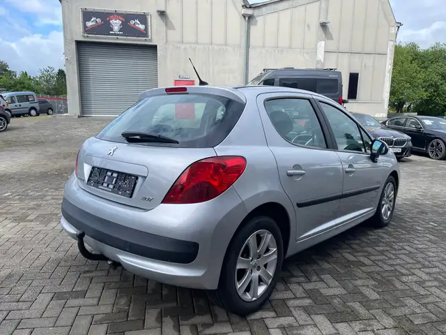 Peugeot 207 view 7