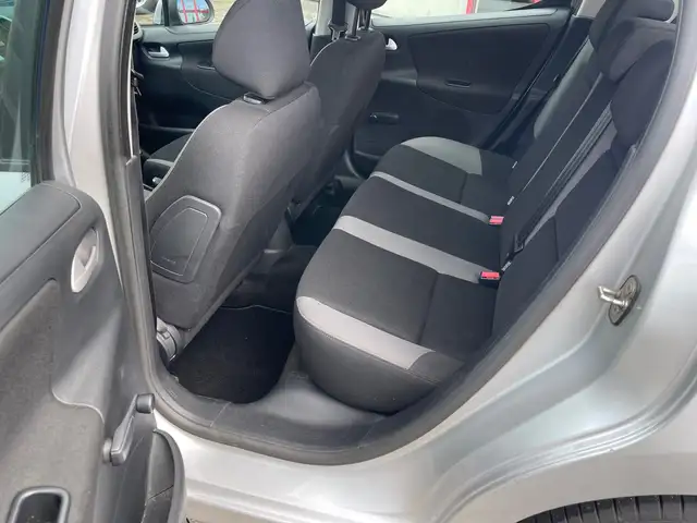 Peugeot 207 view 14