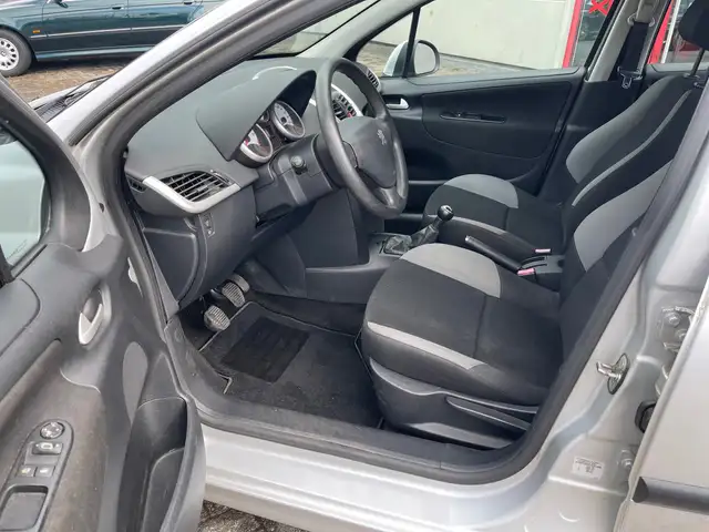 Peugeot 207 view 15