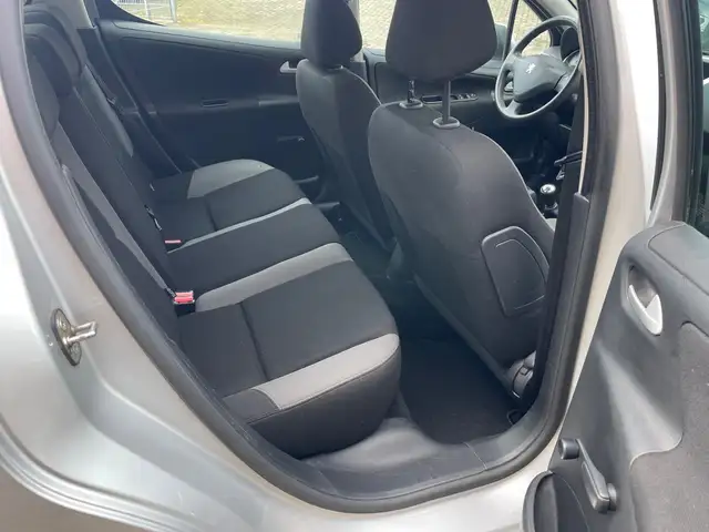 Peugeot 207 view 12