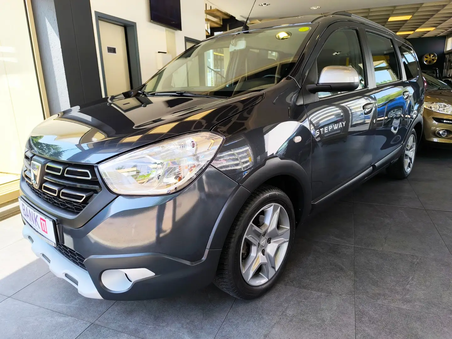 Dacia Lodgy Stepway Plus.-Klima.-Navig..-131PS.-Bluetooth.-PDC Gri - 1