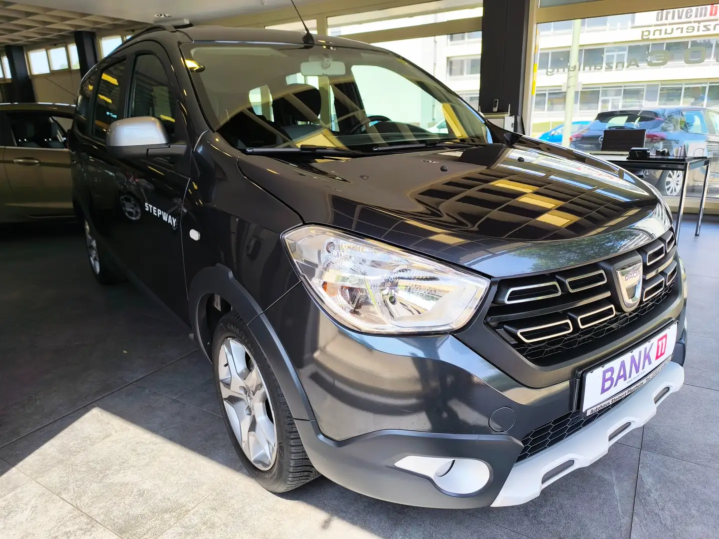 Dacia Lodgy Stepway Plus.-Klima.-Navig..-131PS.-Bluetooth.-PDC Gri - 2