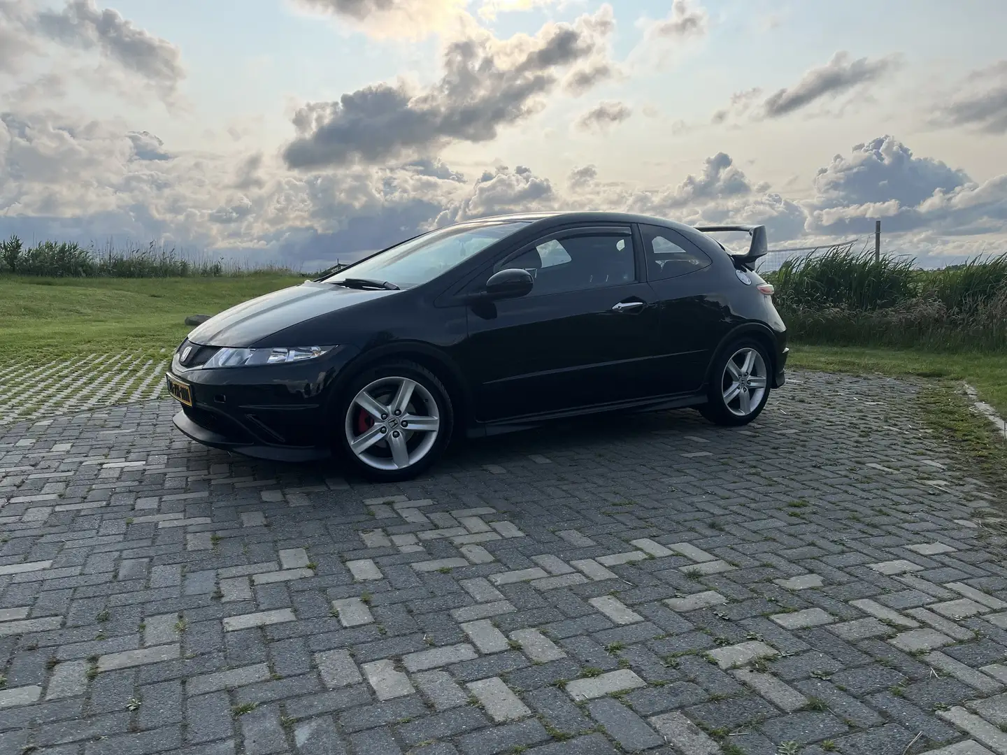 Honda Civic 1.8 Type S, Nieuwe apk! Zwart - 1