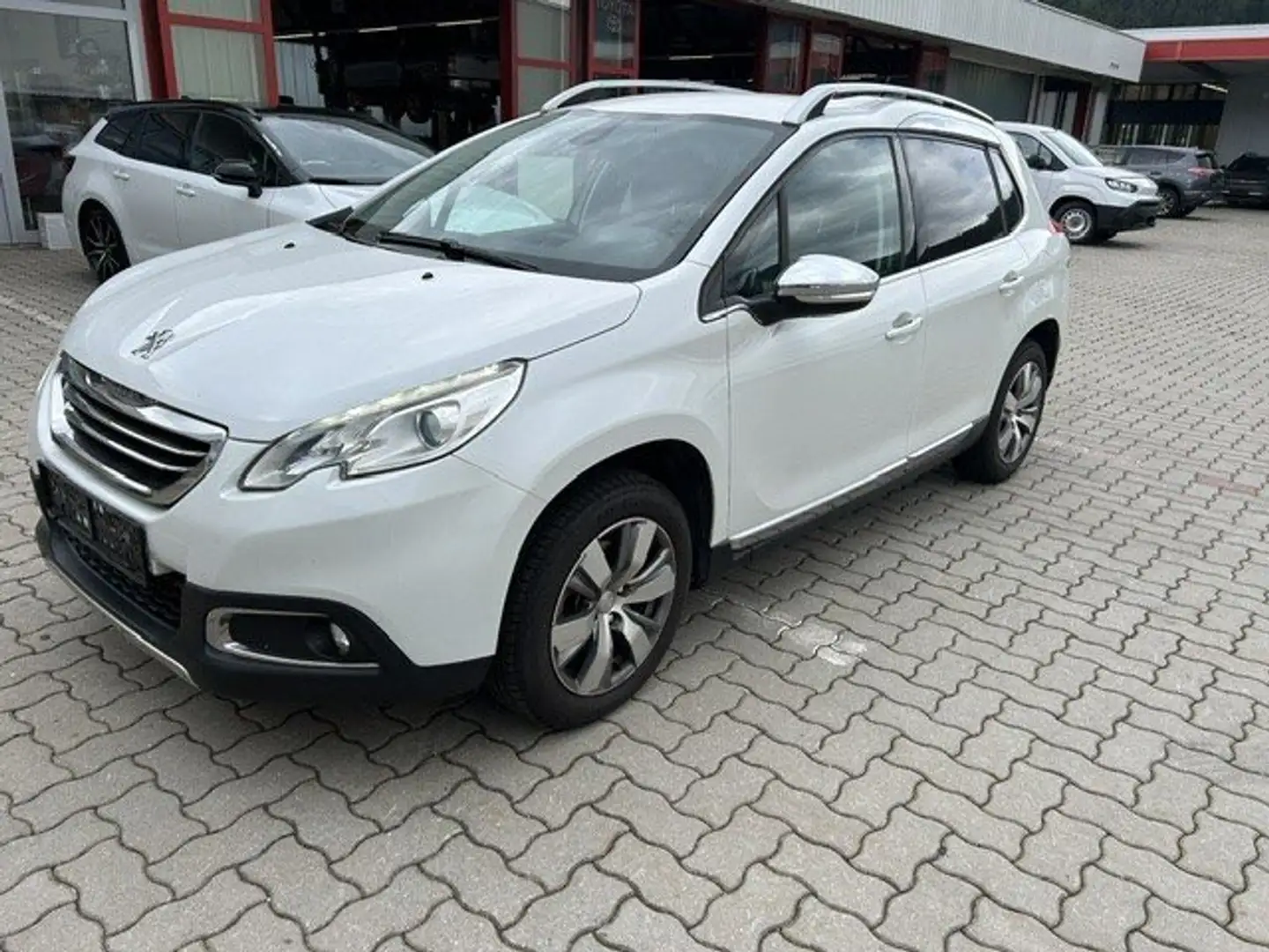 Peugeot 2008 1,6 e-HDI FAP 115 Allure EXPORT Weiß - 1