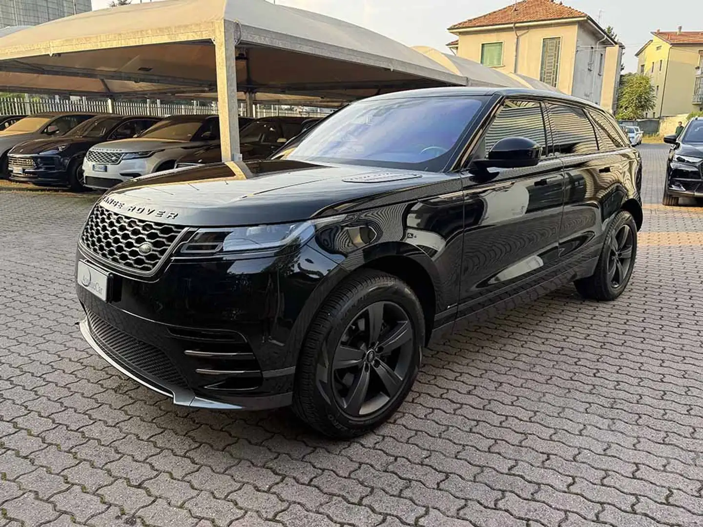 Land Rover Range Rover Velar 2.0d i4 R-Dynamic TELECAMERA POST. APPLE CARPLAY Schwarz - 1