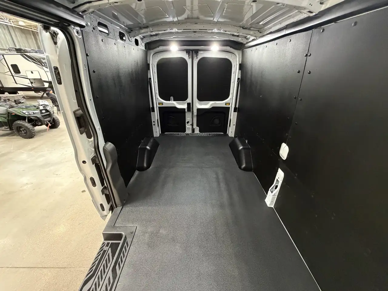 Ford Transit Cargo Van снимка Ford Transit Cargo Van