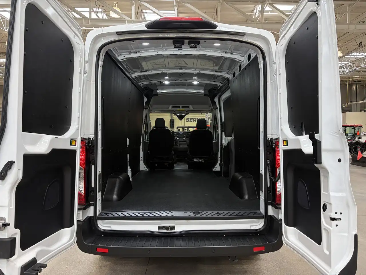 Ford Transit Cargo Van снимка Ford Transit Cargo Van