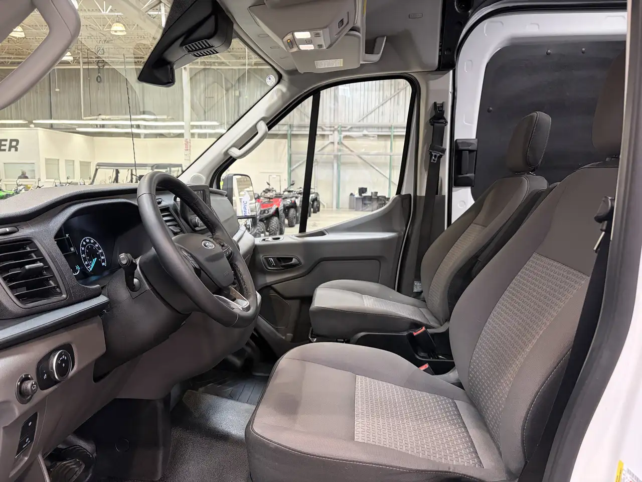 Ford Transit Cargo Van снимка Ford Transit Cargo Van