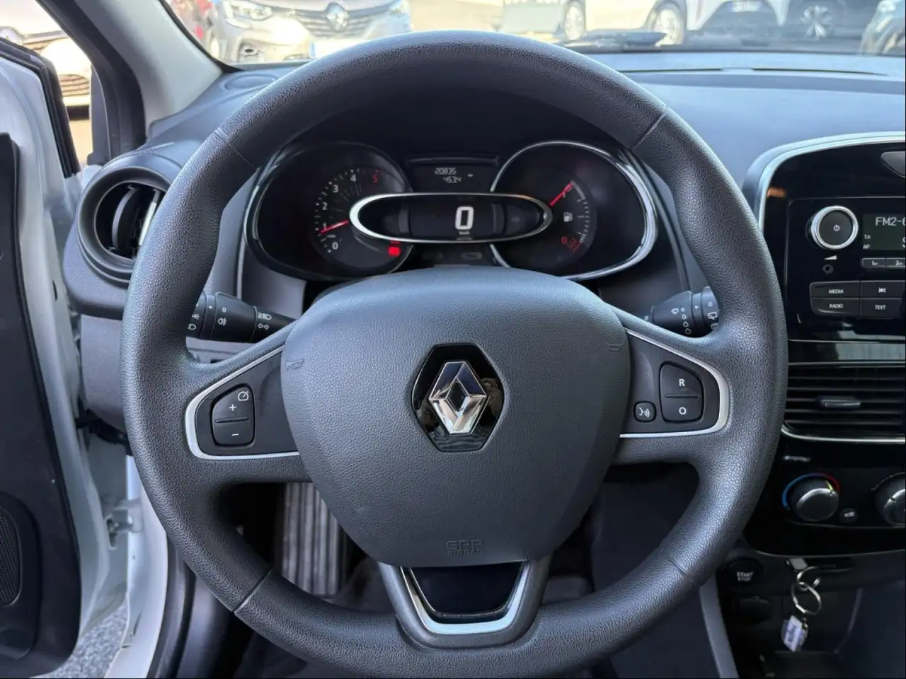 Renault Clio Citadine 5 portes — photo 10