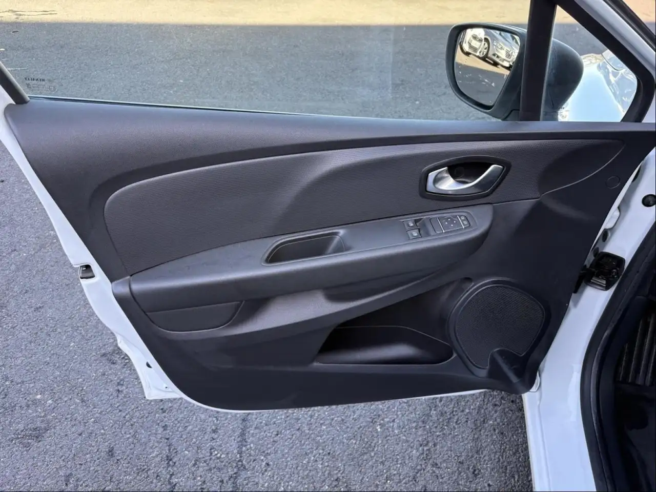 Renault Clio Citadine 5 portes — photo 7