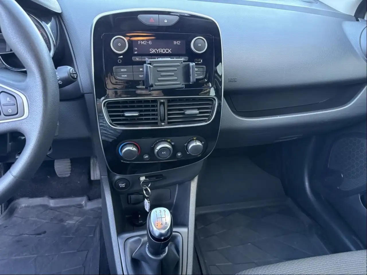 Renault Clio Citadine 5 portes — photo 11