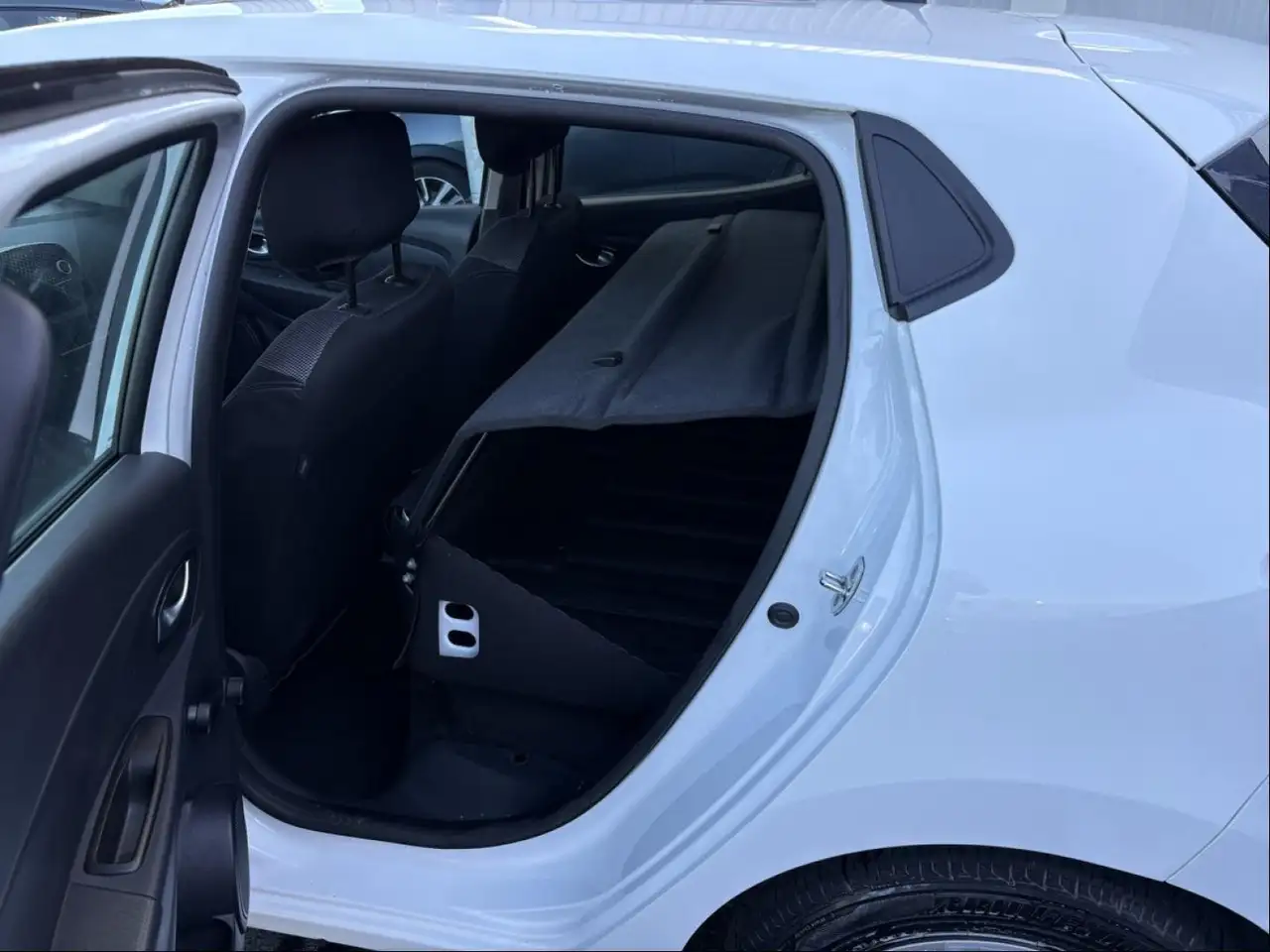 Renault Clio Citadine 5 portes — photo 6